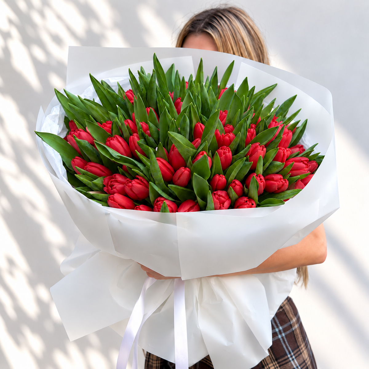 101 Tulip Bouquet, red